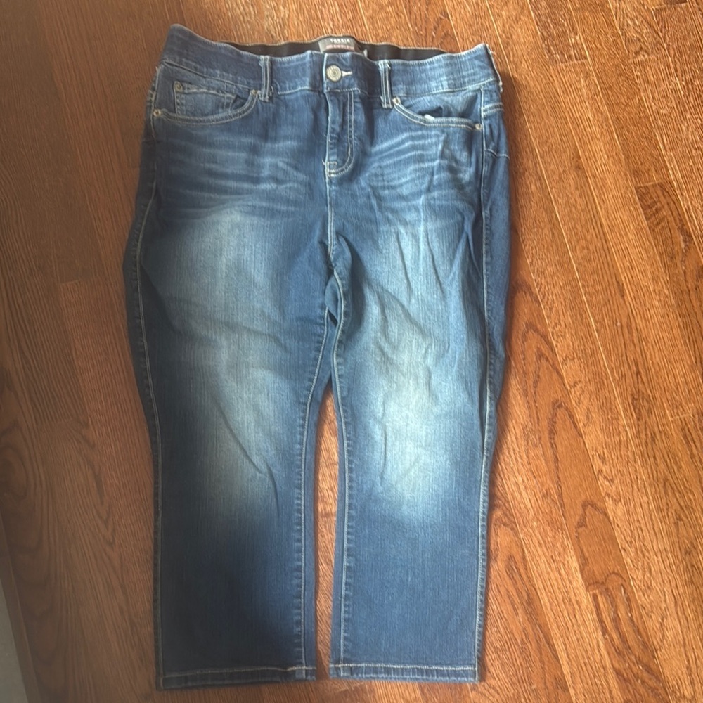 Torrid Women's cropped Bombshell skinny jeans. Size 16